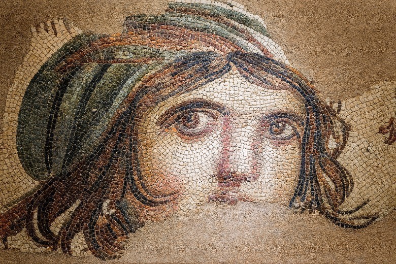 Zeugma Mozaik M&uuml;zesi&rsquo;ni gezdim ve &Ccedil;ingene Kızı&rsquo;yla g&ouml;z g&ouml;ze geldim.